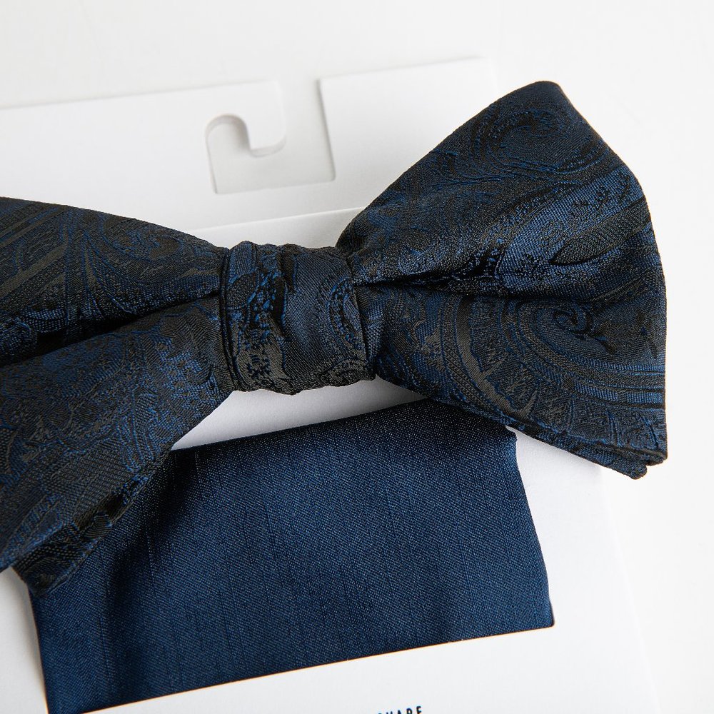 NEW! Blue Paisley Bow Tie & Pocket Square Gift Set - Picture 3 of 7